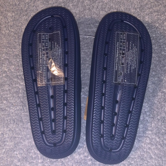 Victoria’s Secret Pink NEW WITH TAG Pillow Slides M (7/8) - Picture 6 of 6